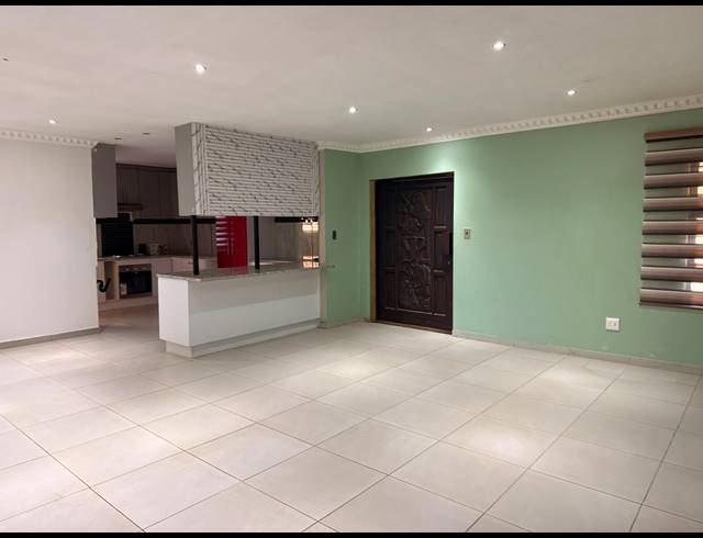 5 BEDROOM HOUSE FOR SALE IN WATERKLOOF